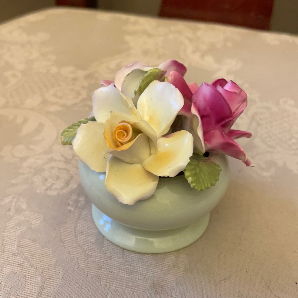 Thorlez English Bone China roses from Staffordshire, England no chips or cracks